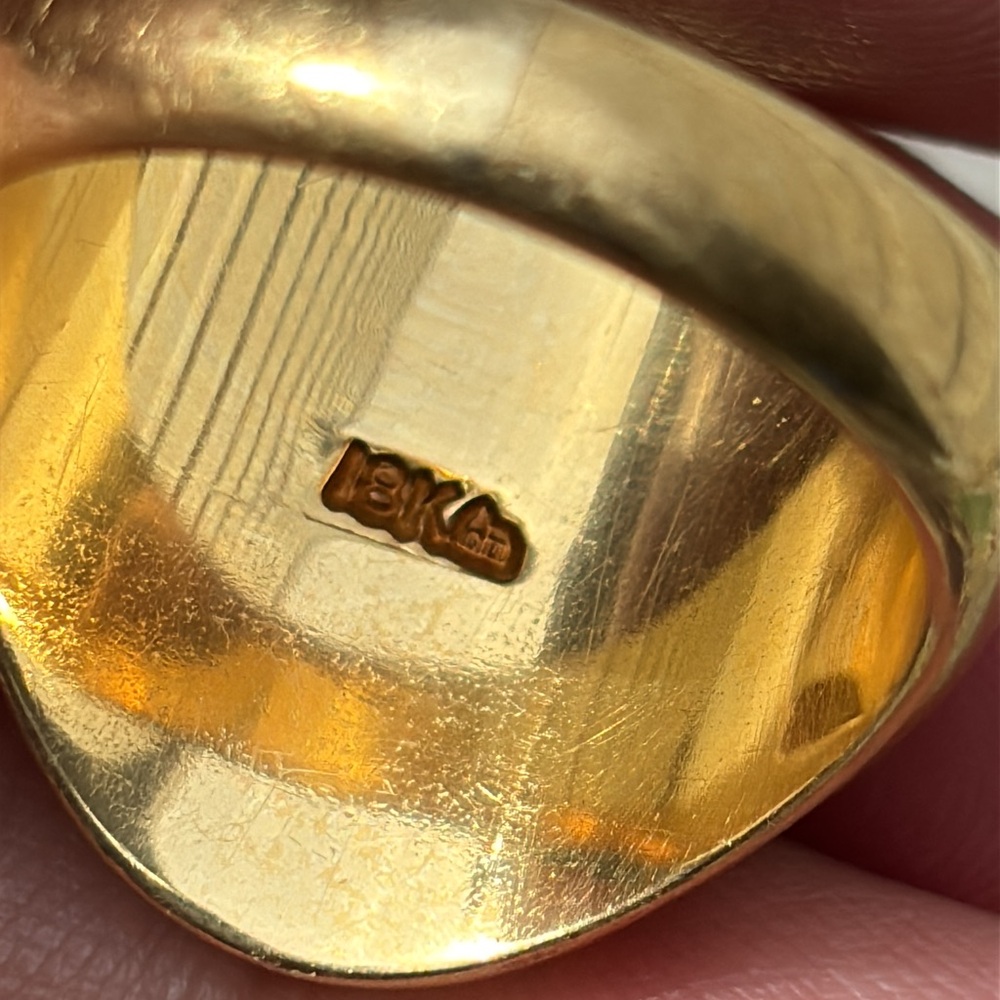 Vintage 18k Gold Crest Ring - Picture 7 of 9